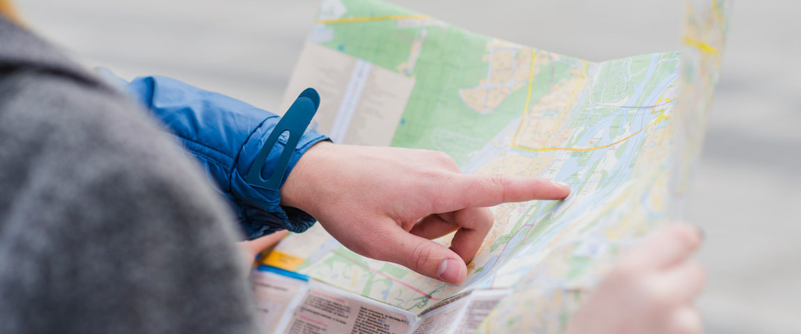 hand-man-pointing-map